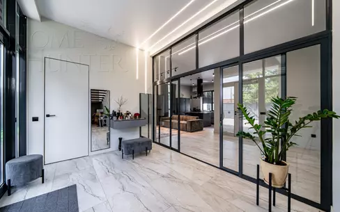 2-этажный коттедж 250 м² с отделкой