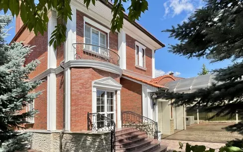 2-этажный коттедж 560 м² с отделкой