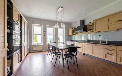 2-этажный коттедж 200 м² с отделкой