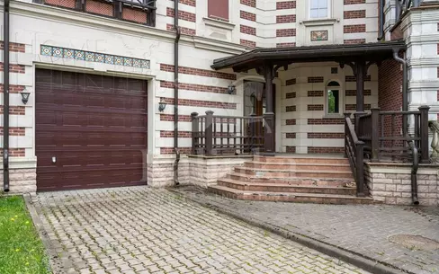 4-этажный таунхаус 364 м² без отделки