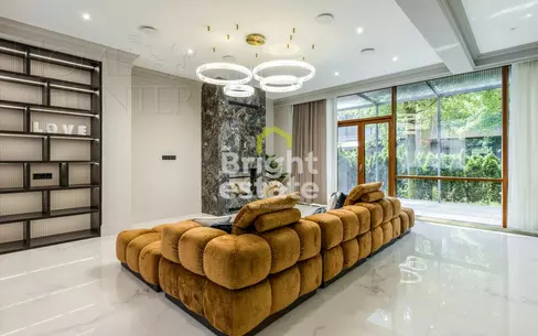 3-этажный таунхаус 240 м² с отделкой