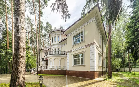 2-этажный коттедж 1 250 м² с отделкой