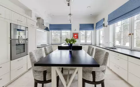 3-этажный коттедж 580 м² с отделкой