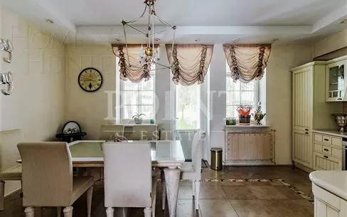2-этажный коттедж 250 м² с отделкой