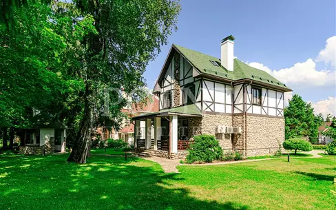 2-этажный коттедж 250 м² с отделкой