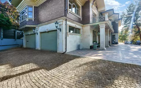 3-этажный коттедж 2 500 м² с отделкой