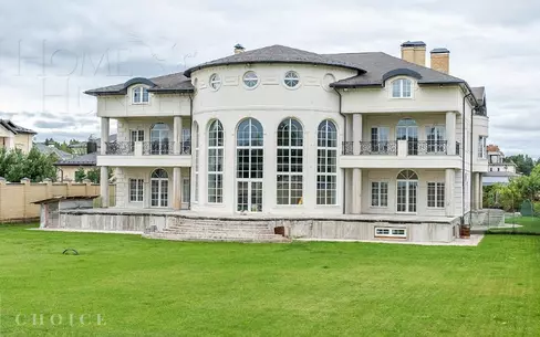 2-этажный коттедж 2 200 м² без отделки