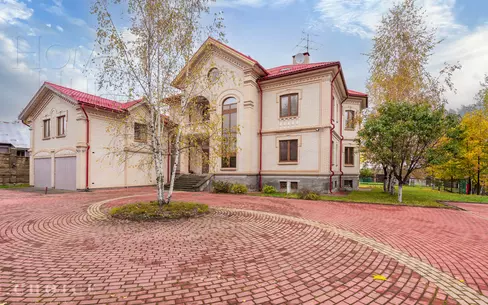 4-этажный коттедж 750 м² с отделкой