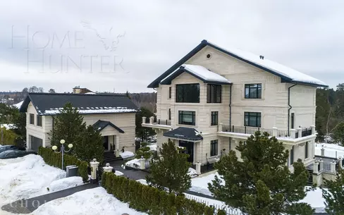 3-этажный коттедж 1 100 м² с отделкой