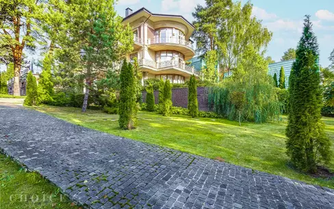 3-этажный коттедж 2 500 м² с отделкой