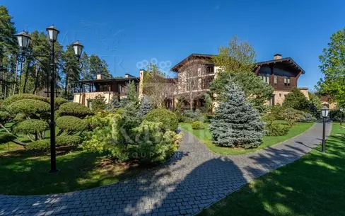 2-этажный коттедж 1 800 м² с отделкой