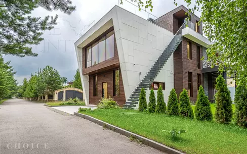 3-этажный коттедж 650 м² с отделкой