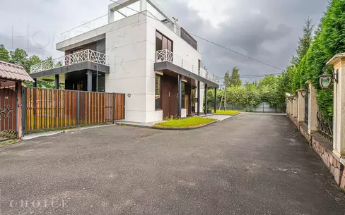 3-этажный коттедж 650 м² с отделкой