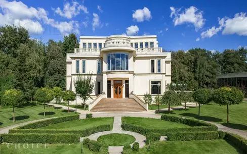 2-этажный коттедж 2 100 м² с отделкой