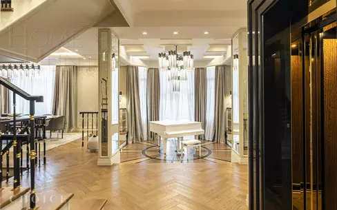 3-этажный коттедж 1 100 м² с отделкой