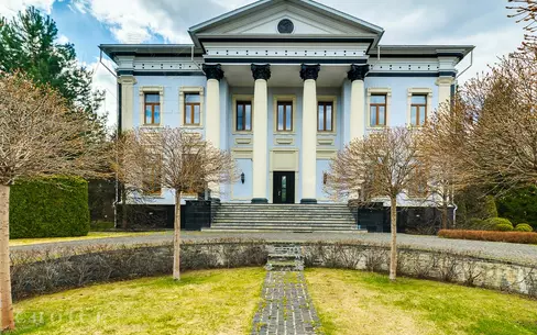 2-этажный коттедж 930 м² с отделкой