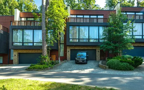 3-этажный таунхаус 340 м² с отделкой