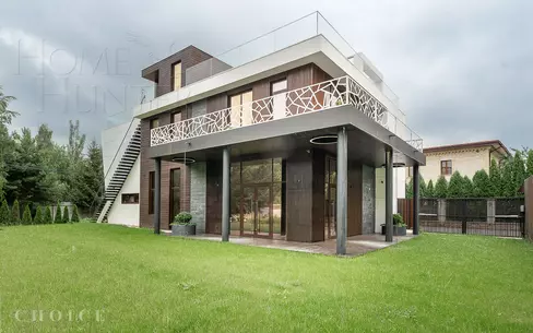 3-этажный коттедж 650 м² с отделкой
