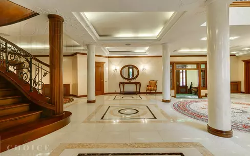 2-этажный коттедж 1 460 м² с отделкой