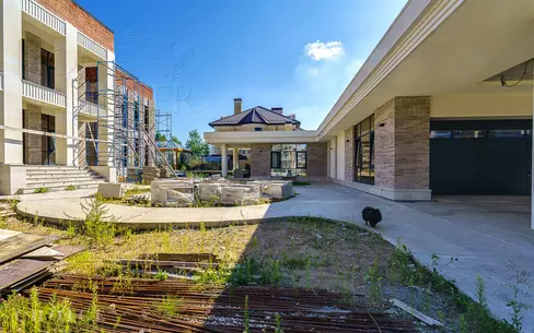 2-этажный коттедж 900 м² без отделки