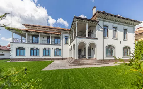 2-этажный коттедж 1 300 м² без отделки