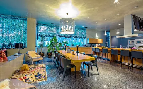 2-этажный коттедж 1 230 м² с отделкой