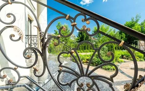 2-этажный коттедж 650 м² без отделки