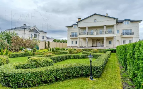 2-этажный коттедж 2 200 м² без отделки