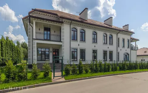 2-этажный коттедж 1 300 м² без отделки