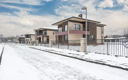 2-этажный коттедж 334 м² без отделки