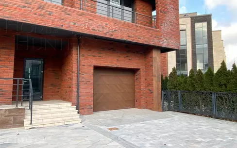 3-этажный таунхаус 320 м² без отделки