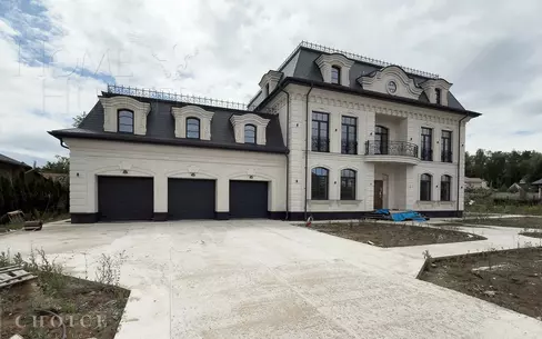 2-этажный коттедж 1 950 м² с отделкой