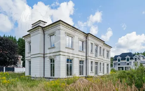 2-этажный коттедж 650 м² без отделки