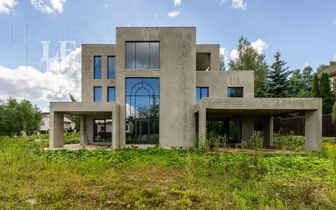 3-этажный коттедж 770 м² без отделки