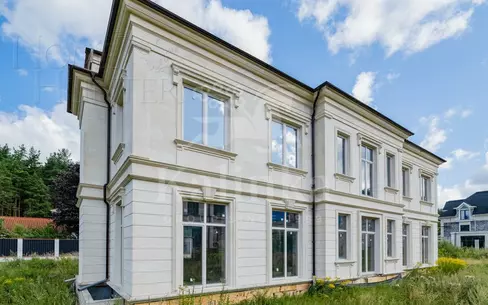 2-этажный коттедж 650 м² без отделки