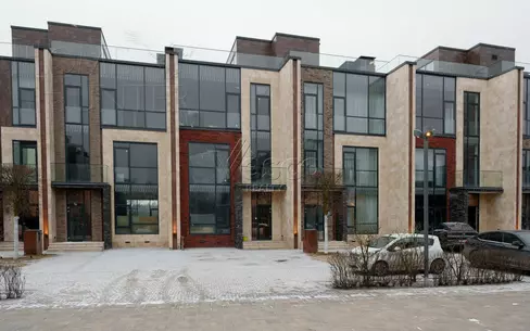 4-этажный таунхаус 278 м² с отделкой