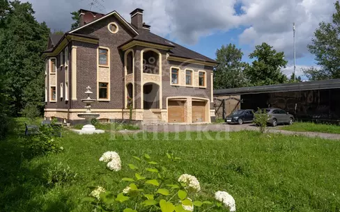 3-этажный коттедж 550 м² с отделкой