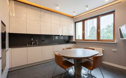 4-КОМН. КВАРТИРА С ОТДЕЛКОЙ 142 М² НА 3 ЭТАЖЕ