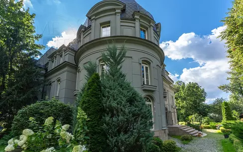 3-этажный коттедж 1 292 м² с отделкой