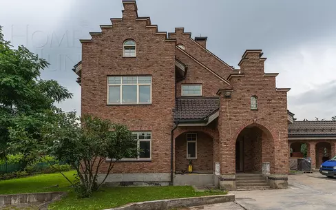 3-этажный коттедж 2 200 м² без отделки
