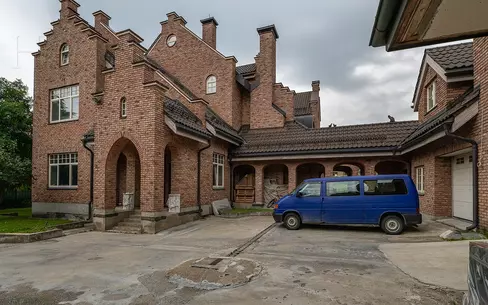 3-этажный коттедж 2 200 м² без отделки