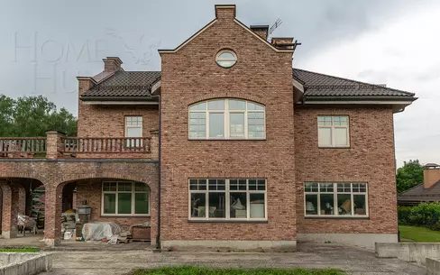 3-этажный коттедж 2 200 м² без отделки