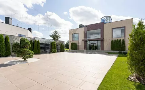 2-этажный коттедж 1 500 м² с отделкой