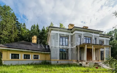2-этажный коттедж 1 100 м² без отделки