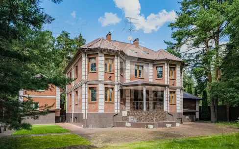 2-этажный коттедж 600 м² с отделкой