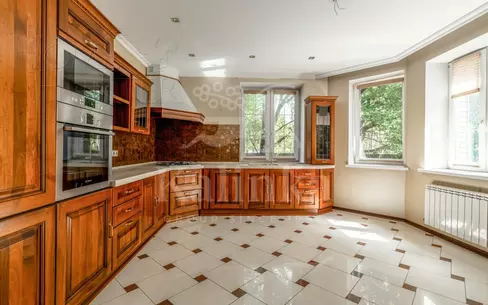 2-этажный коттедж 600 м² с отделкой