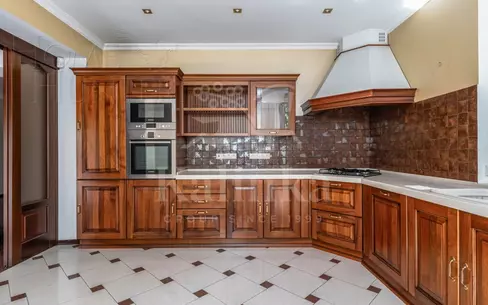 2-этажный коттедж 600 м² с отделкой