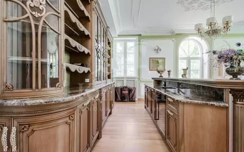 2-этажный коттедж 1 800 м² с отделкой