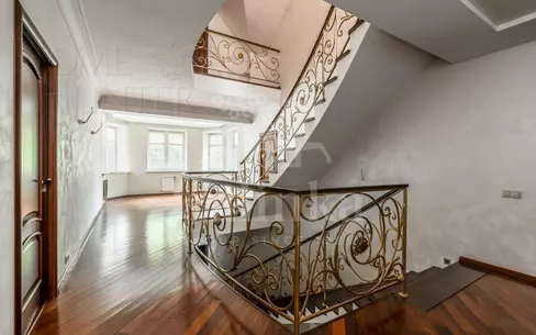 2-этажный коттедж 600 м² с отделкой