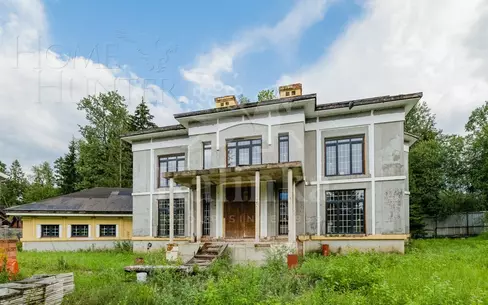 2-этажный коттедж 1 100 м² без отделки